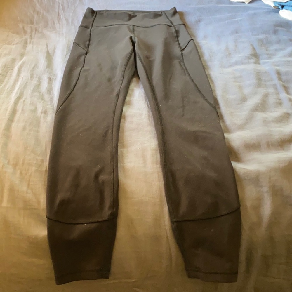lululemon-in-movement-7-8-tight-everlux-25-gravity